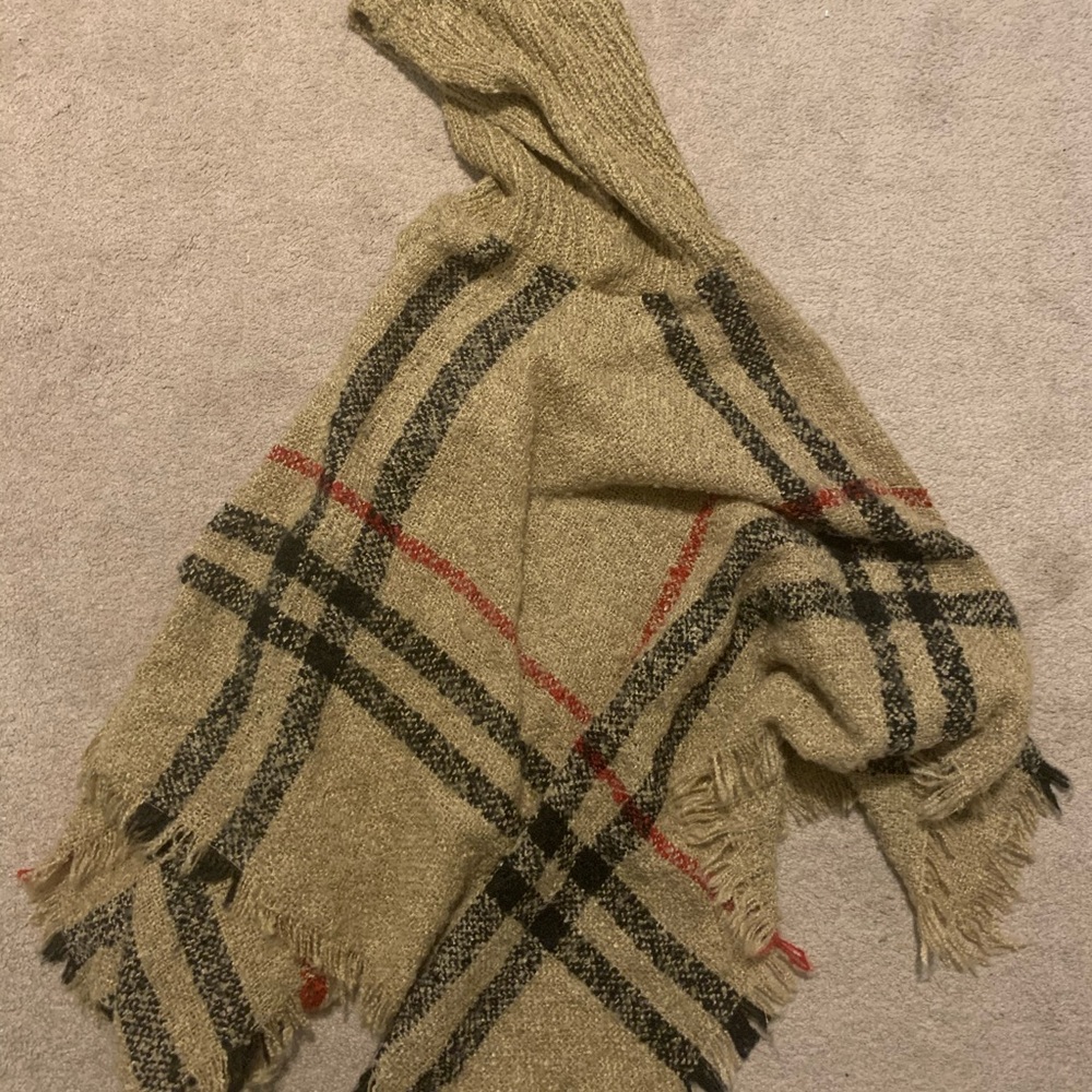 Bobbles and lace poncho